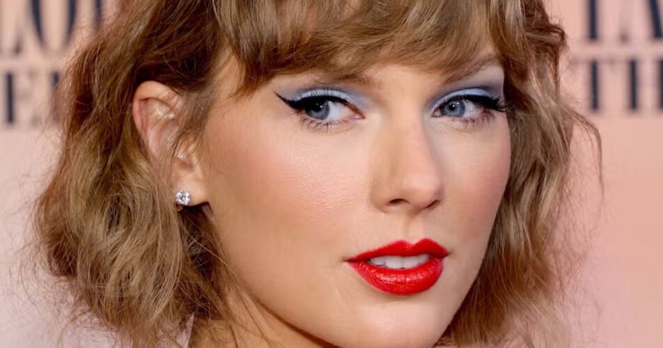 does taylor swift always wear red lipstick